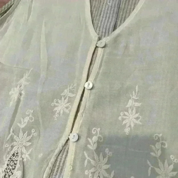 White Crow sleeveless button-down blouse - Picture 7 of 12